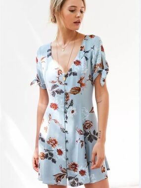 ☀️ Summer Blowout-Urban Outfitters Kimchi Blue Floral Mini Dress Size M